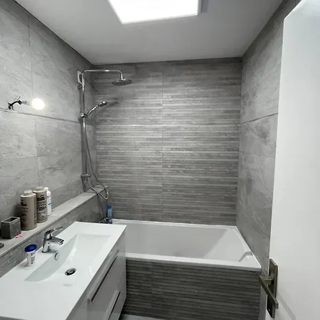 Appartement Grand 74m2 Refait à Neuf à 5mn De La Dans Grand Parc Botanique Villeneuve-Loubet